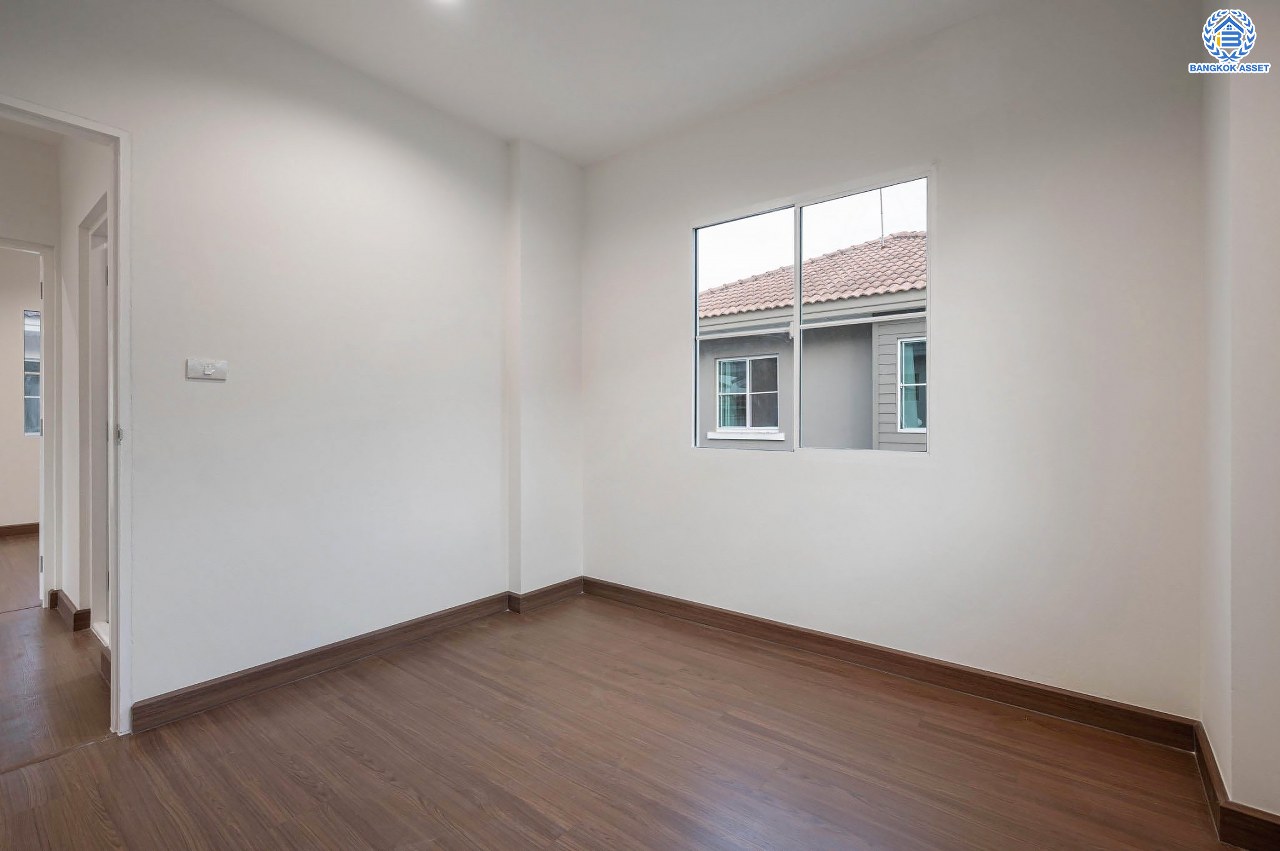 บ้านมือสองตกแต่งใหม่ โครงการ ชลลดา วัดลาดปลาดุก คุณภาพระดับ L&H บนเนื้อที่ 52.5 ตร.ว. พร้อมฟังก์ชัน 3 ห้องนอน 2 ห้องน้ำ จอดรถได้ 1 คัน บนทำเลศักยภาพ เพียง 15 นาทีถึงเซ็นทรัลเวสท์เกต ใกล้รถไฟฟ้าสายสีม่วง "สถานีคลองบางไผ่"